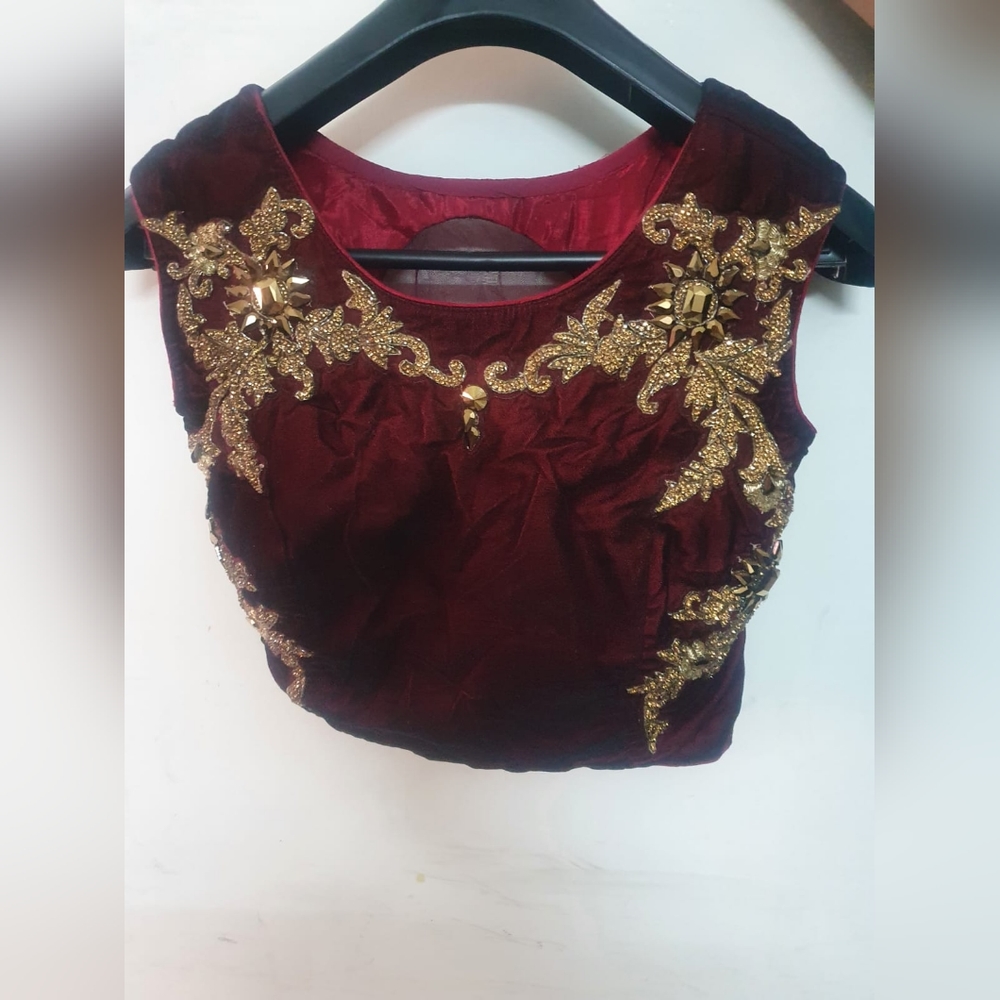 Crop Top Skirt Lehanga Dress.  Velvet  Blouse . heavy wedding Lehanga Cocktail - Picture 5 of 6